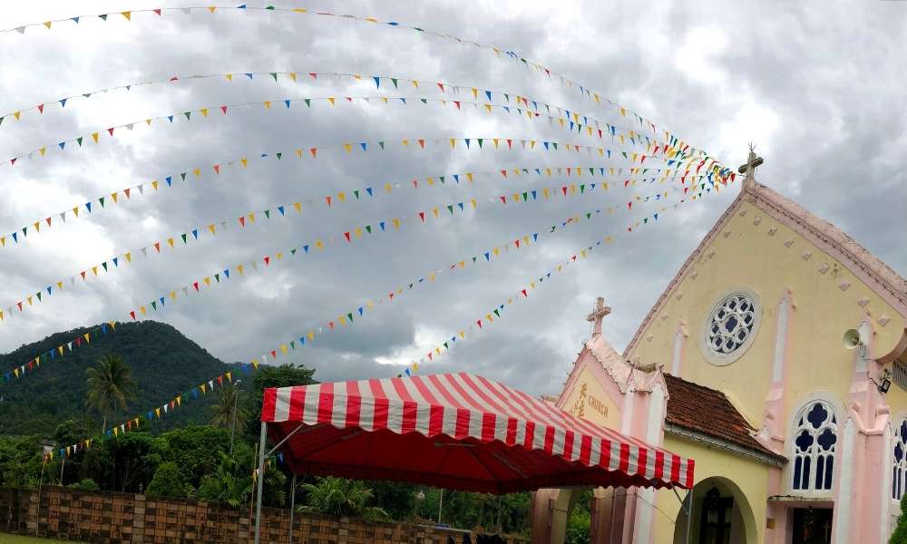 Hang Colorful Bunting